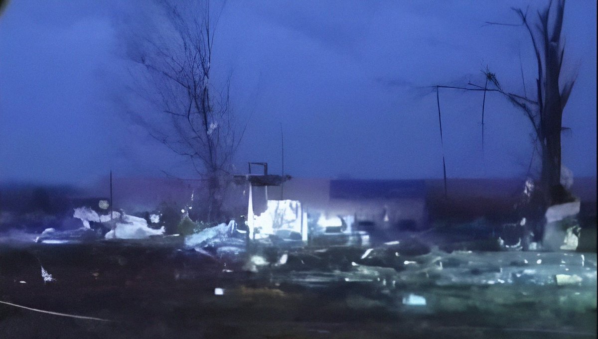 StormHQwx's tweet photo. Taco Bell in Winchester, IN leveled, Only the drive thru menu survived.
📸: FB share
#INwx #Tormado https://t.co/Ru1mCYUzMC