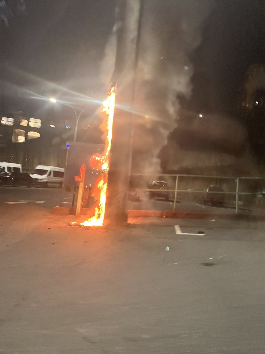 Tina Julian ๐ (@tinaclean) on Twitter photo Fire tonight on Cavan Street on a telephone pole
Stay clear
It was sparking
We called 911
<a href="/NanaimoBulletin/">Nanaimo Bulletin</a> Fire tonight on Cavan Street on a telephone pole
Stay clear
It was sparking
We called 911
<a href="/NanaimoBulletin/">Nanaimo Bulletin</a>