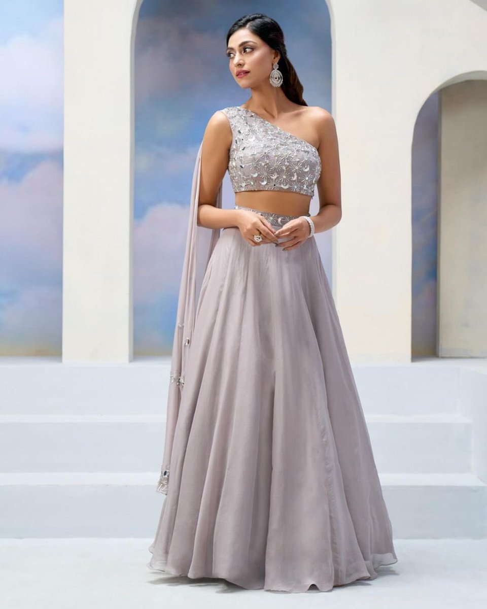Aza_Fashions's tweet photo. Aza X Silky Bindra ♥️
Step into a realm of timeless elegance with our exclusive Aza X #SilkyBindra collection.

Shop online at: https://t.co/XP4wP3jKjG

#aza #azafashions #ethnicfashion https://t.co/27R96noSLW