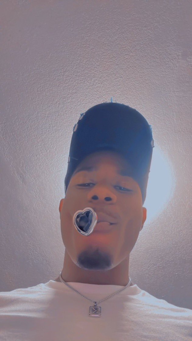 Him: “I’m not gonna kiss your ass”
Also him: