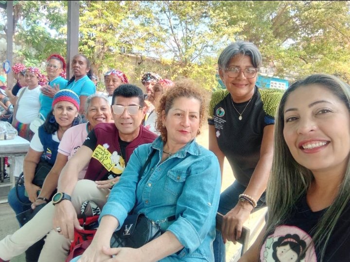 Feria gastronomica de saberes y sabores alternativos municipio Cristóbal Rojas Charallave con nuestras madres cocinera de la patria del PAE Miranda y CENAE <a href="/ZYSEGMIRANDA/">Centro de Desarrollo de Calidad Educativa Miranda</a> <a href="/HectoRodriguez/">Héctor Rodríguez C.</a> <a href="/NicolasMaduro/">Nicolás Maduro</a> <a href="/_LaAvanzadora/">Yelitze Santaella</a> <a href="/rosabecerra3/">Rosa Becerra</a>