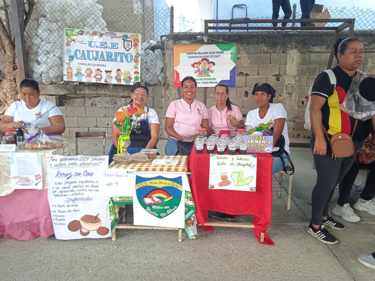 Klelia67's tweet photo. Feria gastronomica de saberes y sabores alternativos municipio Cristóbal Rojas Charallave con nuestras madres cocinera de la patria del PAE Miranda y CENAE @ZYSEGMIRANDA @HectoRodriguez @NicolasMaduro @_LaAvanzadora @rosabecerra3 https://t.co/mbzAekz3Ge