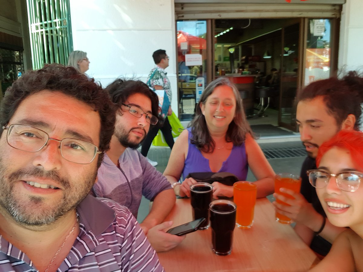 Hoy 14 de marzo pido una pausa para recordar a mi padre en su cumpleaños, creador de #amorporvalpo , quien paso gran parte de su tiempo detrás de cámaras luchando por Valparaíso. Les pido que compartan sus recuerdos con Mario Bravo y honrar su memoria .