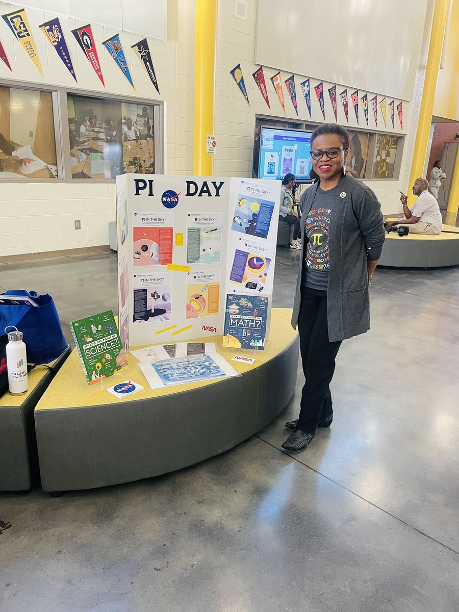 AmonieRucker's tweet photo. What a phenomenal time we had representing @APSCarverEC at @APSSylvanHills Pi Day event, tonight! #CarverCluster #AtlantaPublicSchools #STEM https://t.co/7270S2pun6