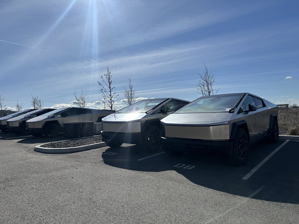 CYBRMT's tweet image. The #CyberSquad over at #LibertyLake @tesla takeover coming soon! $tsla #WashingtonCybertruck #IdahoCybertruck #Montana Cybertruck