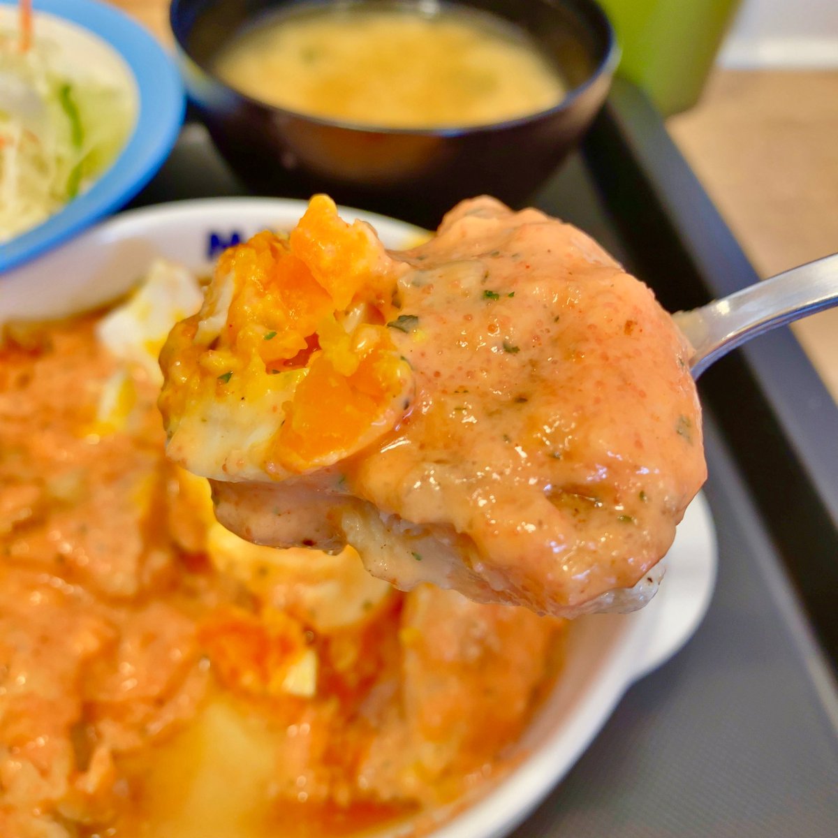 今日は松屋のたっぷり明太タルタルチキン定食を頂きまっす😁
自分でゆで卵をどのくらい崩すか悩みます😅
#食べればわかるさ