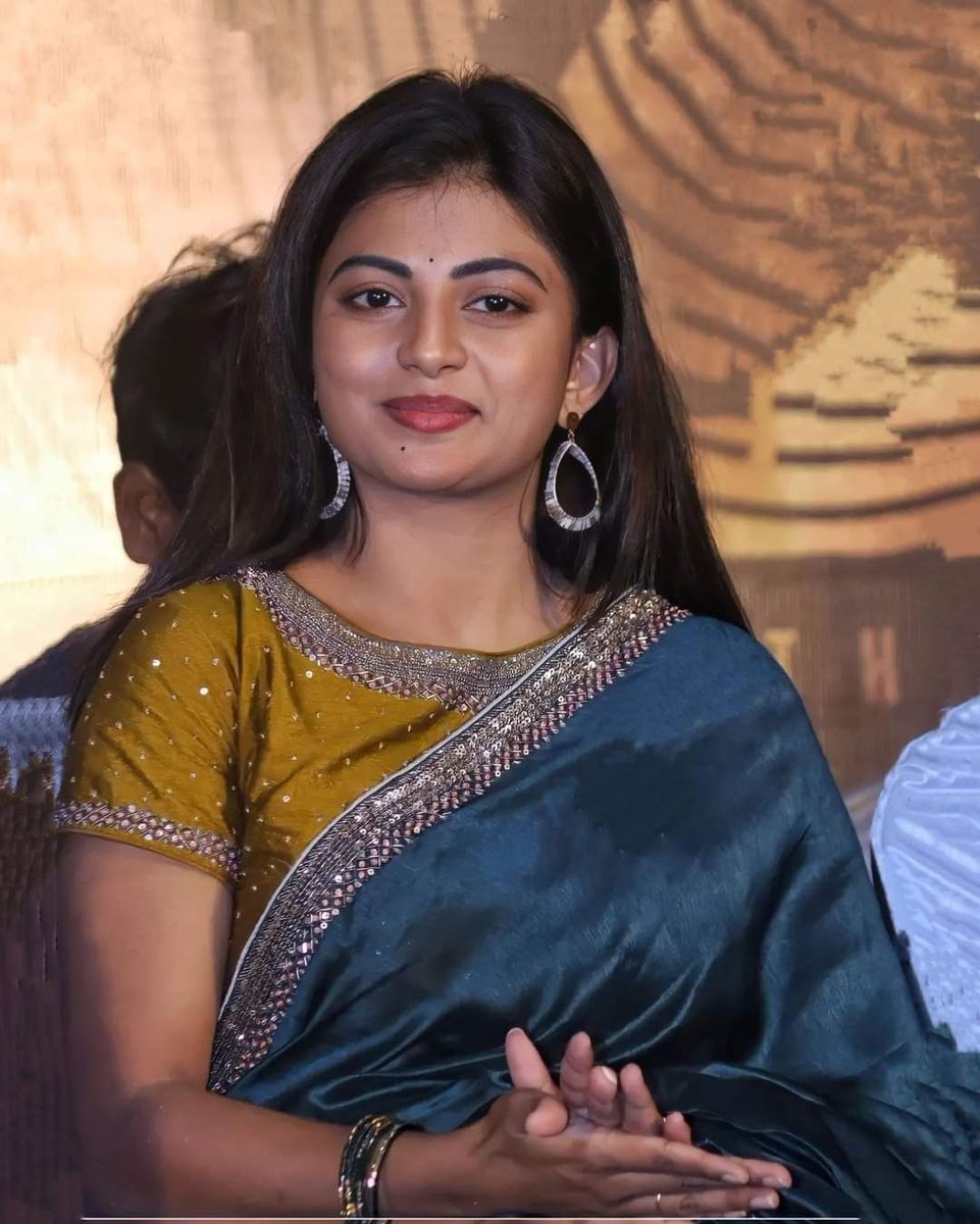 संघर्षों की समर भूमि में, हमसे पूछो हम कैसे हैं,
कालचक्र के चक्रव्यूह में, हम भी अभिमन्यु जैसे हैं।