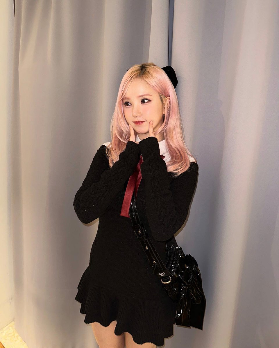 merzdu's tweet photo. tawarin catalog layout yg cocok buat foto eunha inii #zonauang https://t.co/ybOjkXqT0O