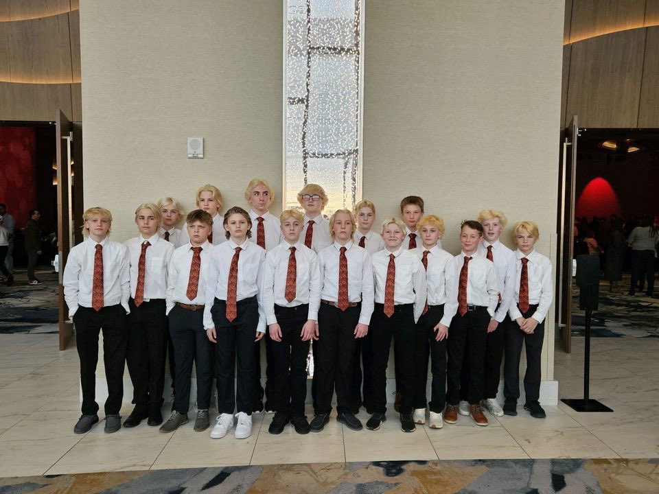 Peewee AA/A banquet complete. Thanks to Tony from <a href="/YouthHockeyHub/">YHH</a> for being a great master of ceremonies!  Tourney starts tomorrow. Good luck to everyone competing! <a href="/AreaDayha/">Delano Area Hockey (DAYHA) official</a> <a href="/MinnHockey/">Minnesota Hockey</a> #Drive2State