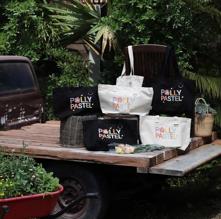 BuildJakapan_CL's tweet photo. Que hermosos los bolsos, ame esta nueva colección y se nota que la calidad y precio son muy buenos ✨

RAY OF SUNSHINE WITH BUILD
#PollyPastelNewCollection
@JakeB4rever https://t.co/9kv6Top7Fc