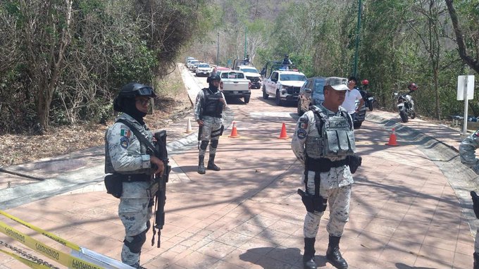 NewsSanmiguel's tweet photo. #CampoGolf que es propiedad de @RicardoBSalinas fue tomado este día por la @GN_MEXICO_ las en Tangolunda en Huatulco, #Oaxaca. Fue el 26 de febrero del 2023 decretado como Área Natural Protegida. Detrás de la orden de la toma está la Secretaria de Gobierno, #LuisaAlcalde. https://t.co/TnyoyLiJxV
