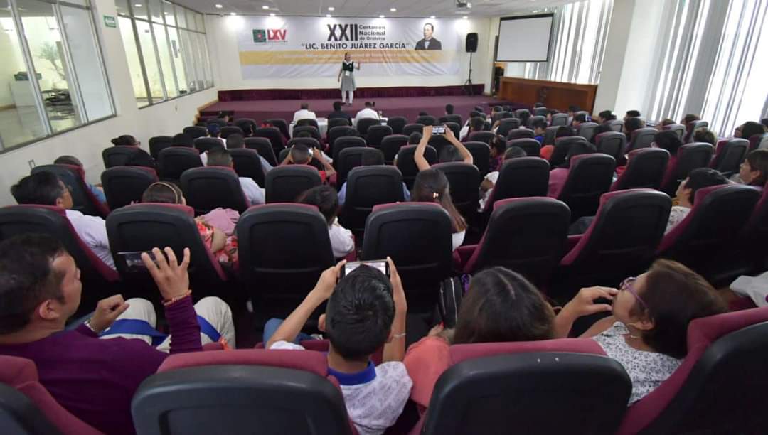 SergioLopez_S's tweet photo. El H. Congreso del Estado de Oaxaca fue el ágora del talento juvenil oaxaqueño esta tarde, con la participación de niñas, niños y jóvenes en el XXII Certamen Nacional de Oratoria en su fase estatal.

¡Felicitaciones a las y los ganadores! El arte de las palabras es, sin duda, una gran herramienta humana que abre puertas y caminos.