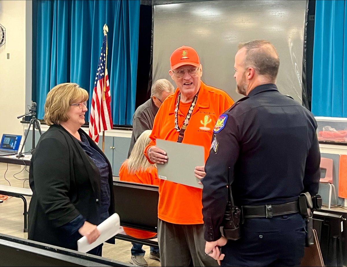 “When it comes to organized retail crime, we make it very clear that we will prosecute and enforce the law.” County Attorney @Rachel1Mitchell stopped by the Cactus Wren Block Watch to talk about #OrganizedRetailCrime, higher bail bonds, and #TeenViolence. #InTheCommunity