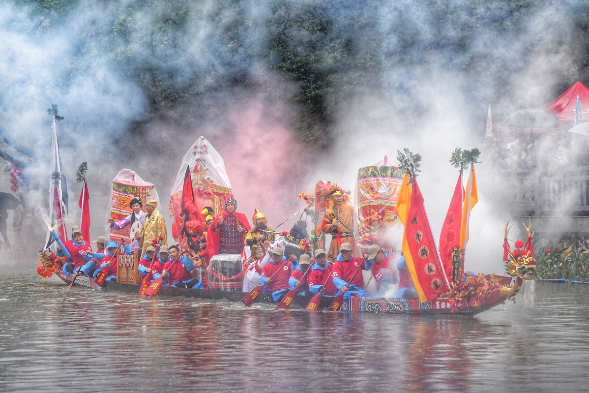 🎉🥁The Nanhai #DragonBoat Super League, or the #China National Dragon Boat Festival, kicked off in #Foshan, #Guangdong province, on Monday, marking Dragon Head-raising Day🐉 on the second lunar month's second day. 🎭🪇 #OnInGD #GDsports bit.ly/49TNfyT