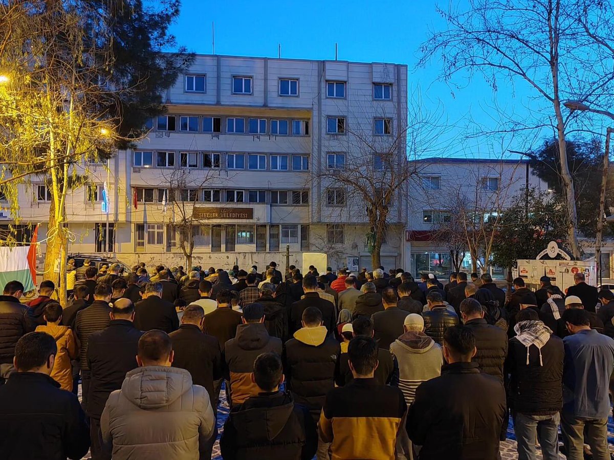 Fatihculaz's tweet photo. #Platform olarak düzenlediğimiz #tefekkür #kardeşlik #empati ￼￼ Ve #tarafımızı belli etmek gayesi ile yapılan programa #icabet eden bütün kıymetli abi ve kardeşlerimizden Allah razı olsun ￼..
#Dua #Yardım #Kardeşlik #Hayrat https://t.co/zFCH6IY91f