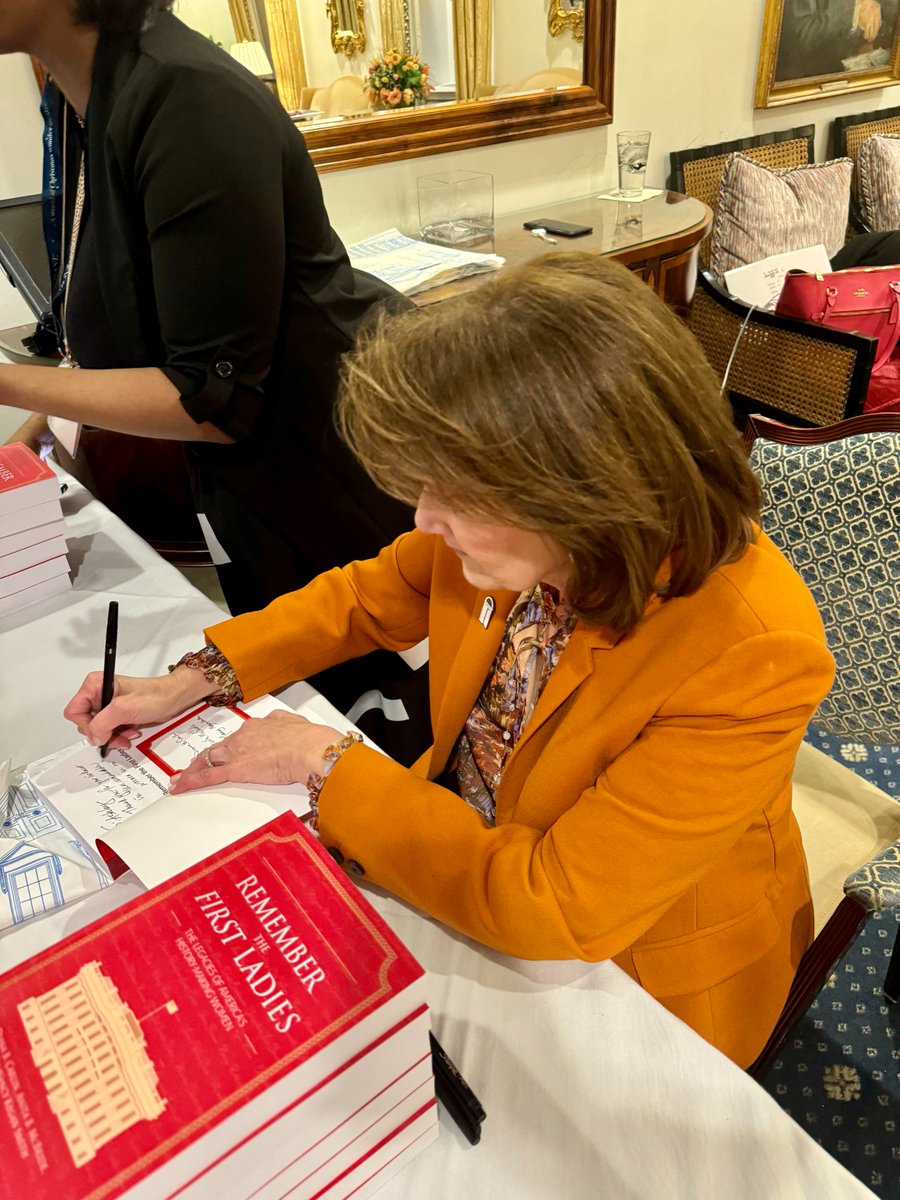 We're proud to spotlight Leadership Council member @AnitaBMcBride for her contribution to 'Remember the First Ladies', a book that delves into the roles played by First Ladies in shaping American history. Learn more about our Leadership Council: bit.ly/3wMPzc7