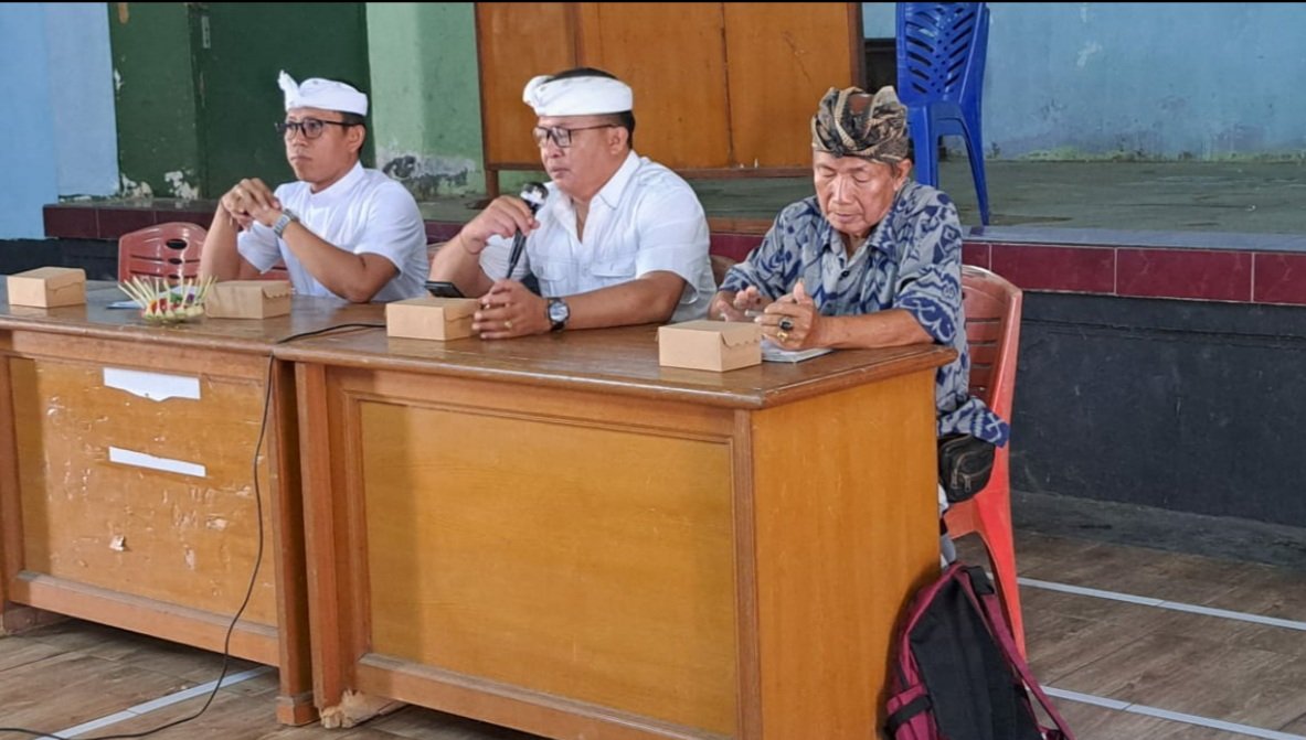PTampaksiring's tweet photo. JUMATCURHATPOLSEKTAMPAKSIRING 

Pada hari Jumat  tanggal 15 Maret  2024, pkl. 09.00 Wita bertempat di Aula Kantor Camat Tampaksiring Kecamatan Tampaksiring, Polsek Tampaksiring Melaksanakan Kegiatan Jumat Curhat /Pengaduan Keliling " Program Kapolres Gianyar. https://t.co/80ybdZLxXR