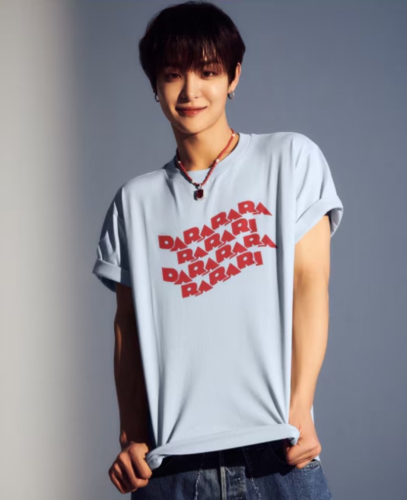 dosukhoon's tweet photo. from casually wearing uniqlo tee and making it viral to actually collaborating with them.. uniqlo just won’t let the chance slip away jihoon you are so crazy for this https://t.co/2yrTbMaGDY