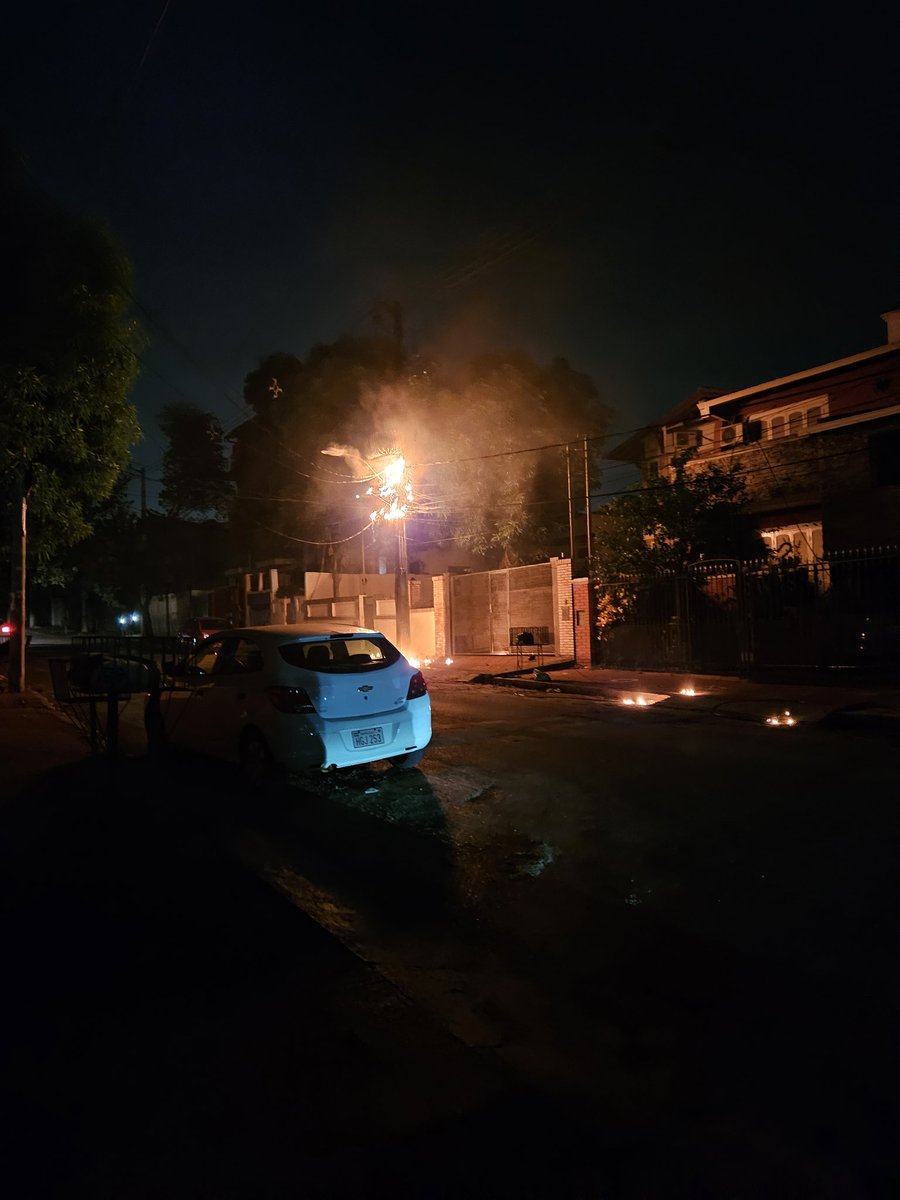 RaquelM79256115's tweet photo. @ANDEOficial @ABCDigital @Telefuturo @C9NParaguay se incendia un transformafor, Pitiantuta entre Concordia y Amistad! Ayuda urgente por favor! https://t.co/RveMkZd9id