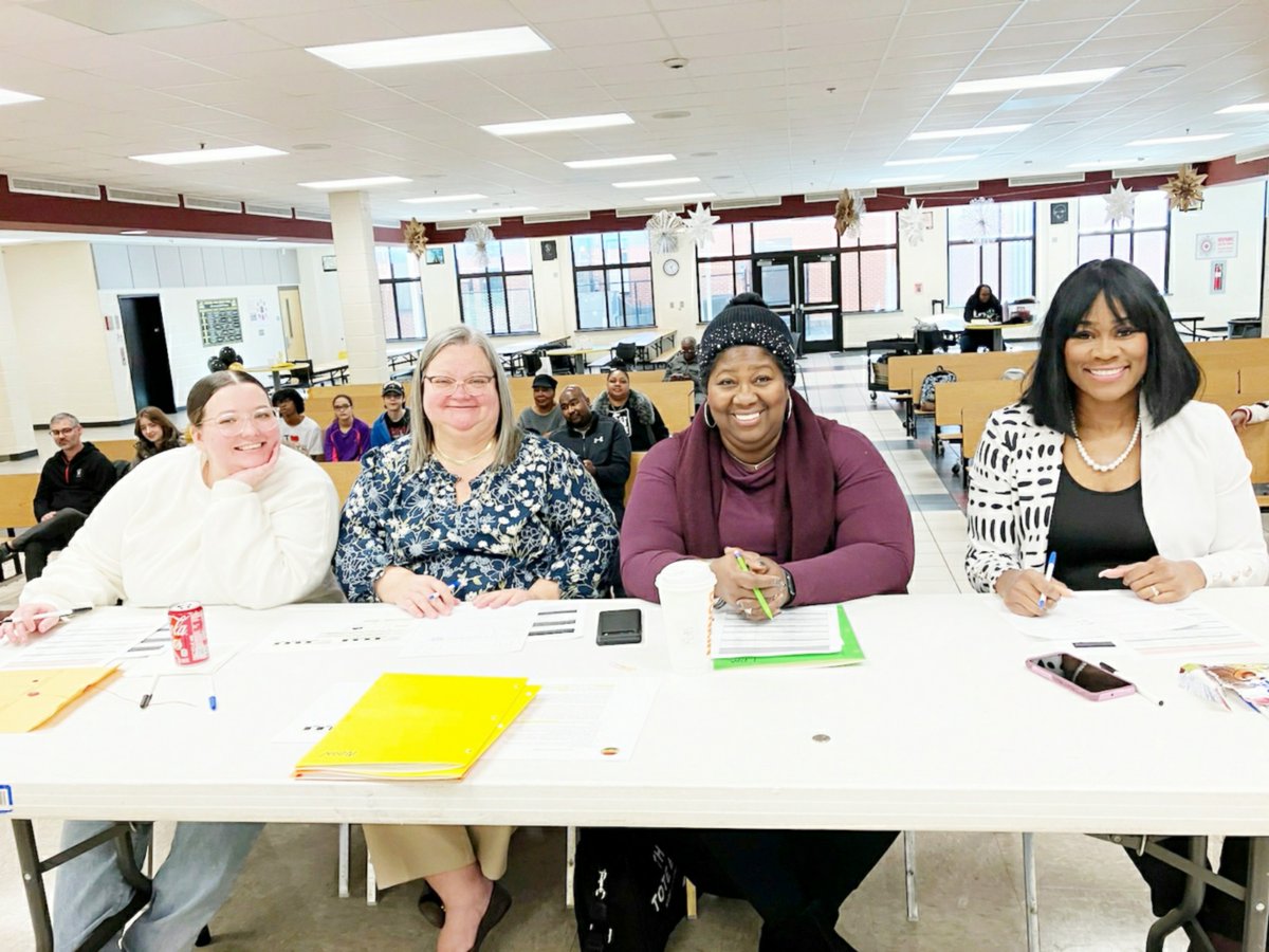 KimCayetano4's tweet photo. Herschel Jones Middle School (HJMS) greatly appreciates the community leaders taking time on a Saturday by volunteering as judges and moderators for the Black History Acdemic Bowl hosted by HJMS. 
#BlackHistoryMatters365
#HJMS💛Volunteers
#TigerSTRONG https://t.co/bP6lAisCam