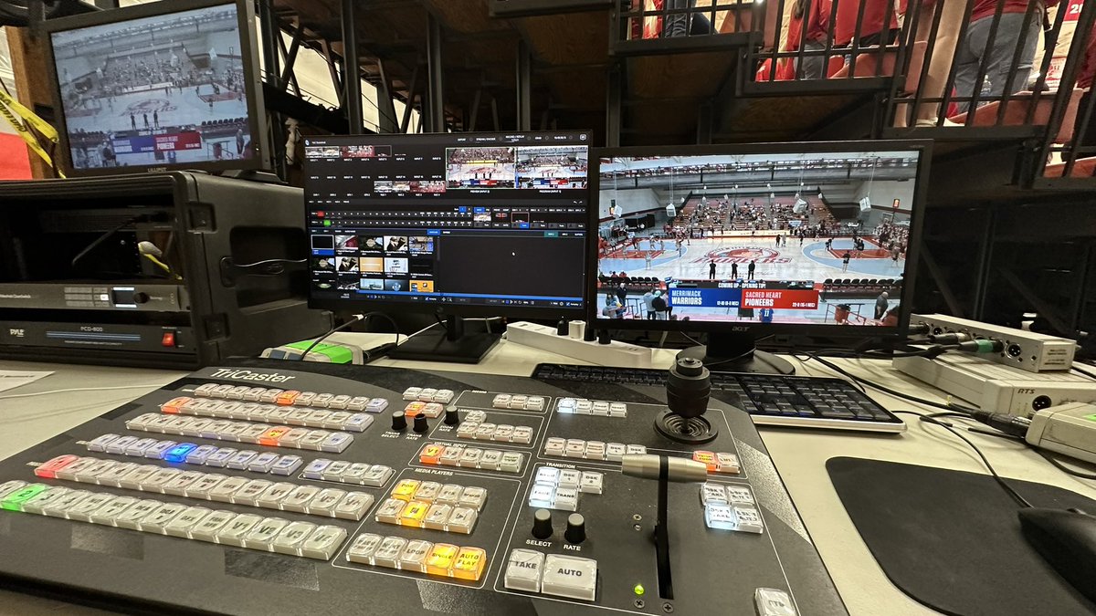 LinacreMedia's tweet photo. 2️⃣0️⃣-something games and a pair of playoffs later, that’s a wrap for us and #NECHoops‼️

We’ve been so pleased to partner with @NECsports to deliver men’s and women’s 🏀 to @YESNetwork, @ESPN+ and #NECFrontRow all season long. 

#CollegeBasketball #LinacreMediaOnTV 🗽🎥📺🎛🎙🏀🇺🇸 https://t.co/00bdDGTT2V
