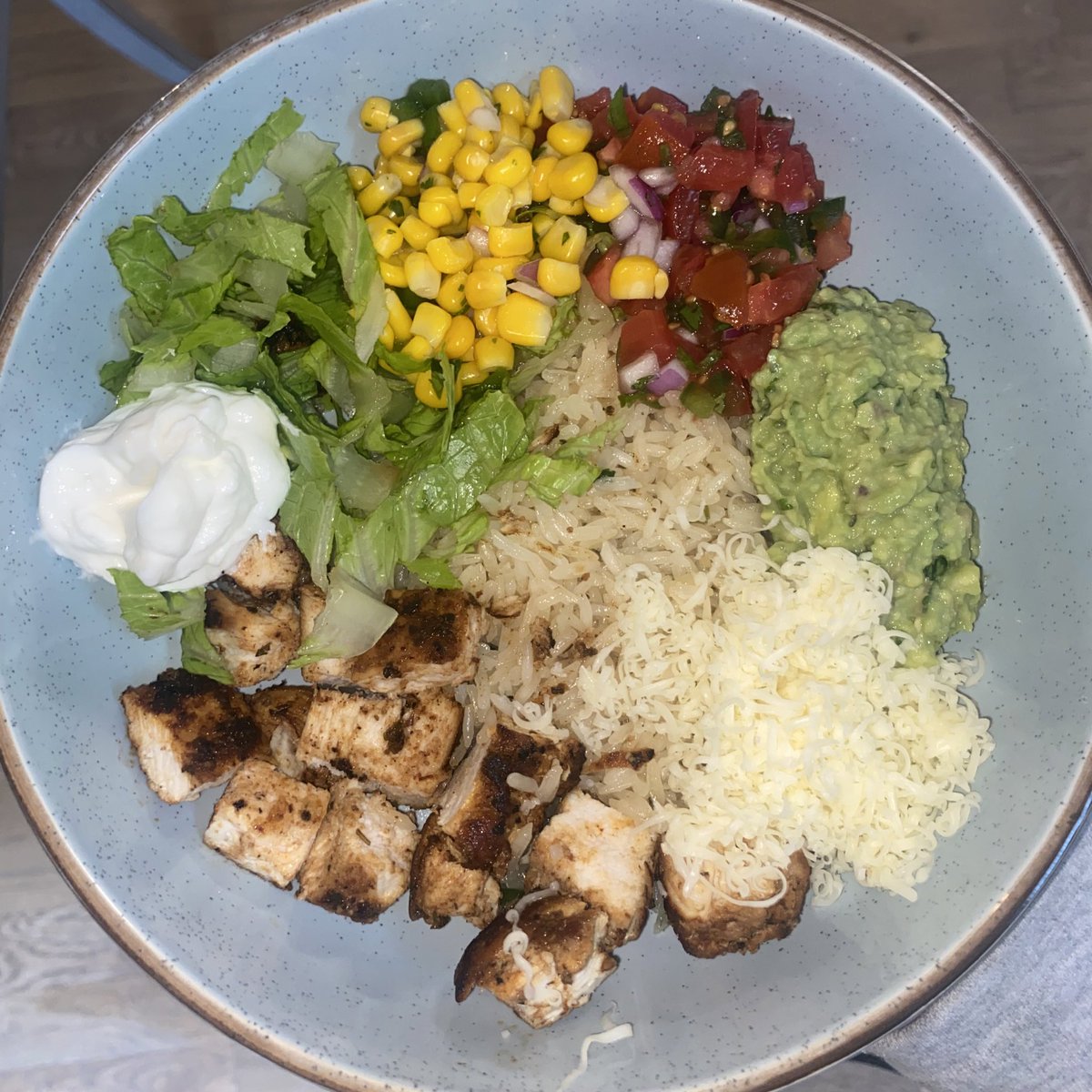 maggieannlanham's tweet photo. homemade chipotle burrito bowl https://t.co/ZzJ0kCaTQH