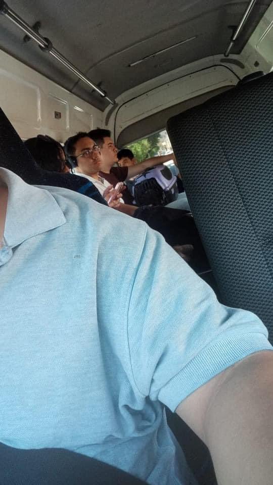 DiloConPerritos's tweet photo. En #Morelia 🇲🇽 un chofer de la de la ruta Gris 3 se hace viral por permitir a los usuarios subir con sus perritos a su unidad, además, mandó ponerle un letrero que anima a las personas a adoptar perritos. 🐶

Si alguien lo conoce o le ha tocado verlo, díganle que lo queremos mucho ❤️

#AdoptaNoCompres
