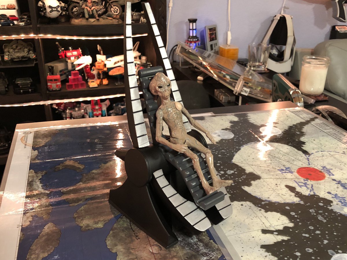GeekToyLove's tweet photo. With the weather getting a bit nicer this week I was able to touch up some of the paint that needed it on this Asgard Command Chair and cal it done. Thor tried it out and approved
#2024Commissions #GeekDen #Stargate https://t.co/pEKzLnpJqe