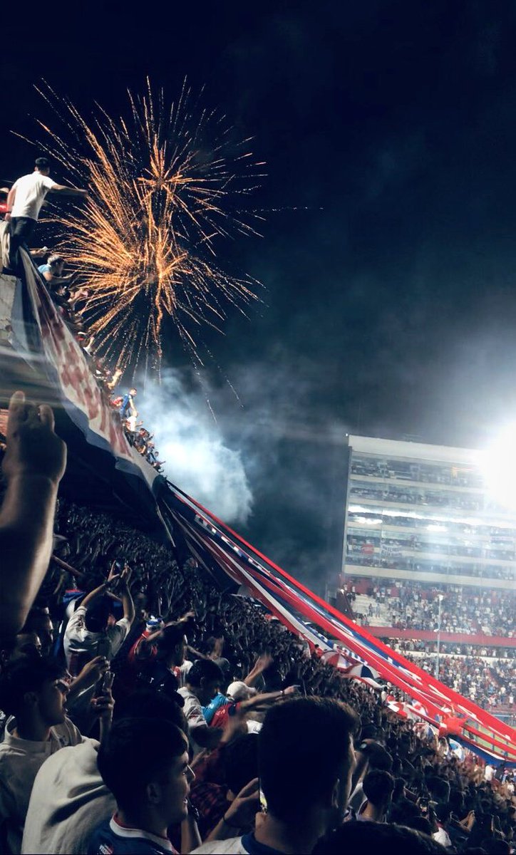 LA PRIMER HINCHADA DEL MUNDO 🇳🇱