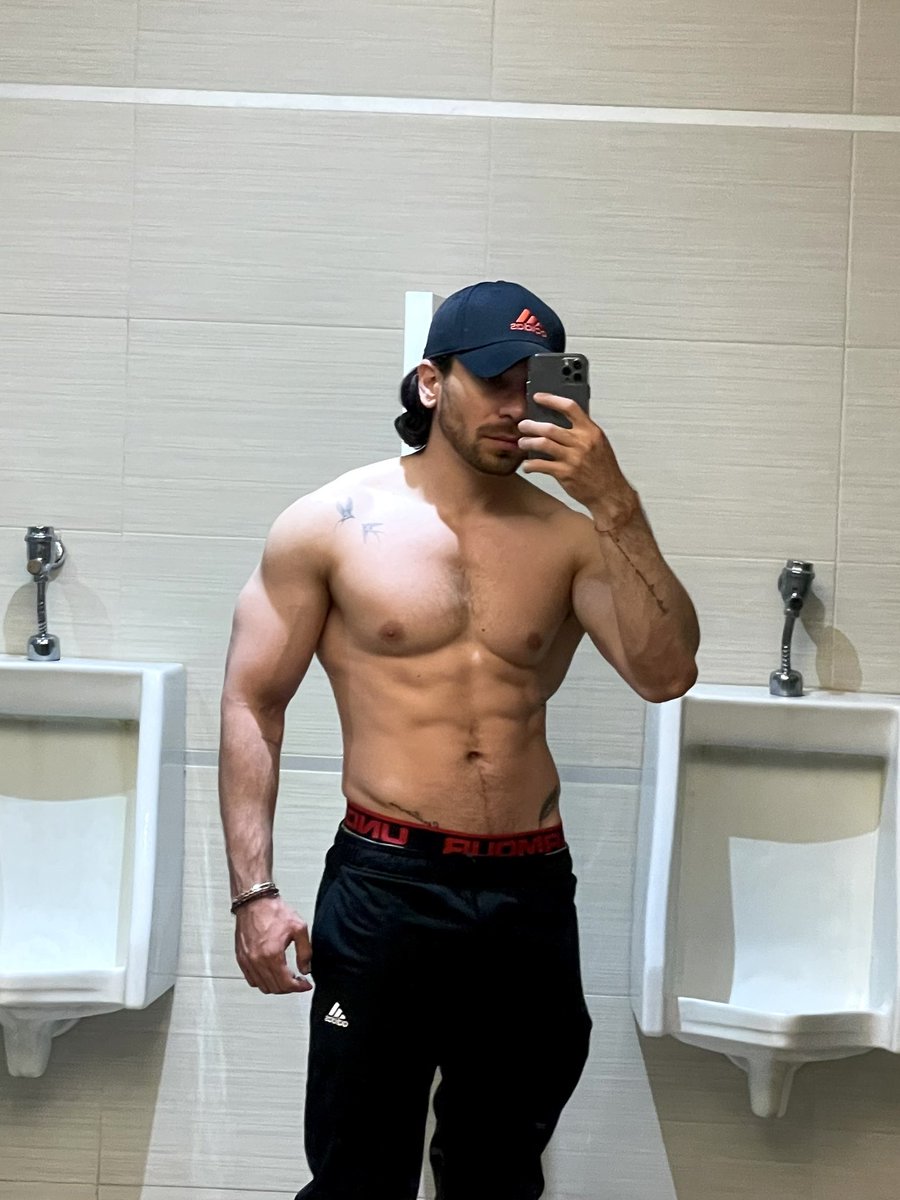 Chris_Acashore's tweet photo. 💦 https://t.co/mwBhG8gyVs