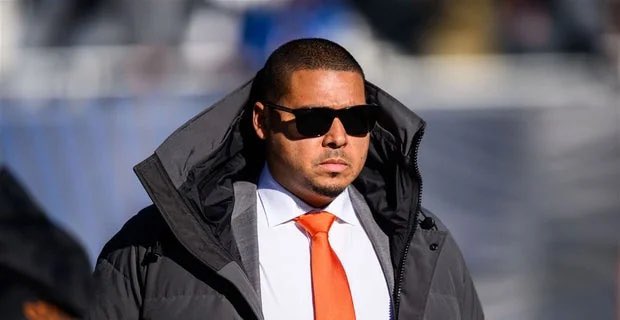 Greatest Fleece in NFL history

Carolina Panthers Receive:
• Bryce Young 

Chicago Bears Receive: 
• Darnell Wright
• CB Tyrique Stevenson
• DJ Moore.
• Keenan Allen
• Caleb Williams
• 2025 2nd round pick