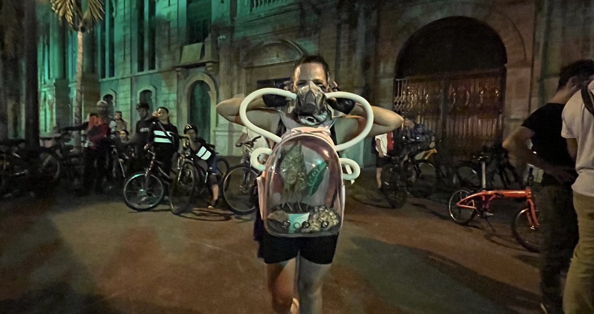 ¿Este aire es vida? 

Ante la contingencia por mala calidad del aire en Medellín y el Área Metropolitana, colectivos de bicicleta y activistas por la justicia climática realizaron una acción ciudadana para socializar el “Manifiesto: una gobernanza por el aire limpio”.