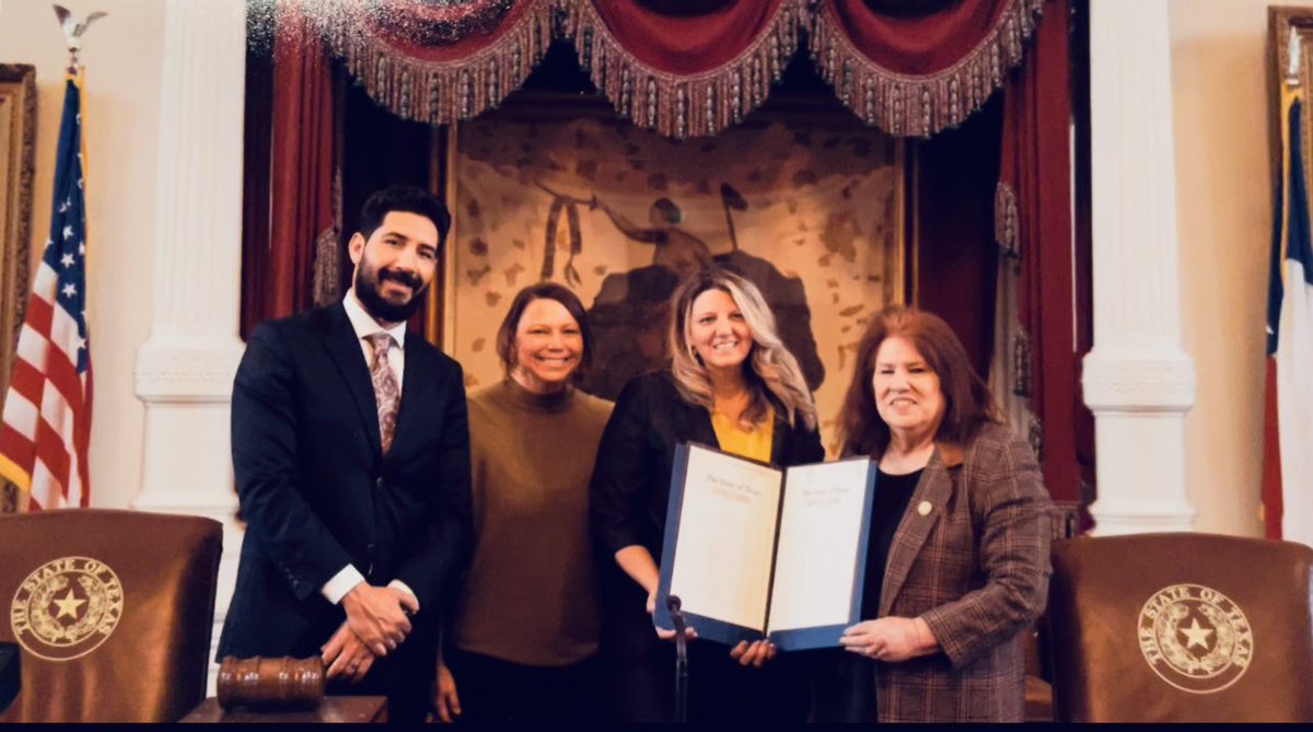 ShellJeoffroy's tweet photo. Remembering with gratitude being at the Texas Capitol with Representative Terry Meza @TerryforTexas on behalf of Texas educators. “We plant trees under whose shade we may never sit.”🌱🌿🌳🌟
@tasanet @Region10ESC @IrvingISD @CCSSO https://t.co/kl2EysL8gL