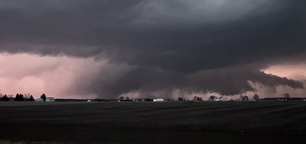SEMichigan_Wx's tweet photo. View of the wedge tornado from the south illuminated by lightning as it closed in on the Indian Lake, Ohio area earlier this evening. #ohwx https://t.co/PApzy1J89L