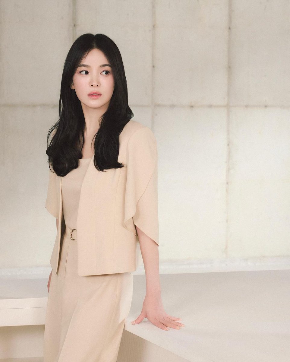 songhyekyo_THA's tweet image. [15032024] #SongHyeKyo IG update : kyo1122

For #michaachannel

สวยจึ้งสระอึ้ง สวยเหมือนลอยมาจากฟ้า

เป็นแบรนด์แอมที่ทำให้สินค้าดูแพงขึ้นร้อยล้านเท่า

😊😊😘😘

#songhyekyo #ซงฮเยคโย #송혜교 #kyo1122igupdate