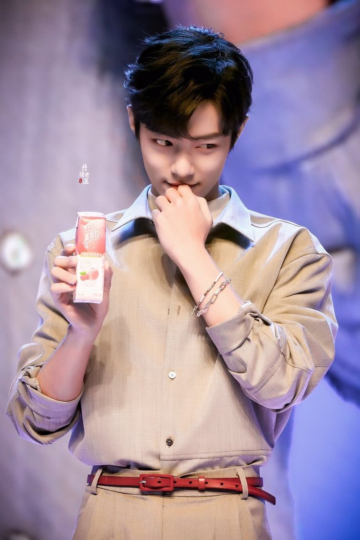 Jiung97's tweet photo. @bjyxiao Aarrgghh actually  there are many favorite pics of XZ, but I show you one mueheheh😍My Bunny is so cute naaaaaa😖😙 https://t.co/uk3deKhRFA