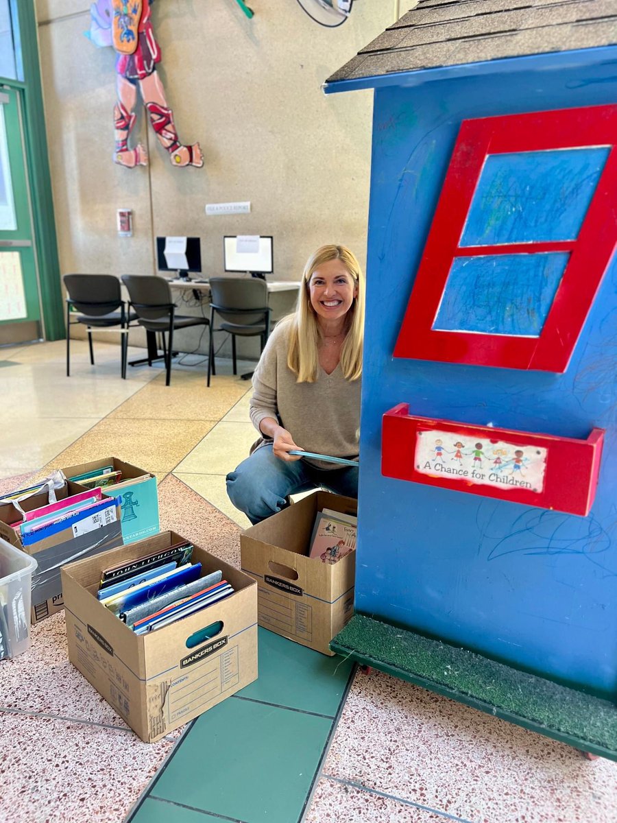 Each one teach one @LAPDSouthBureau. Thank You @achance4childrn for filling the shelves for the Little Free Library @LAPD77thSt Division! Thank you ACFC Board Member, Lucia Odell, for collecting books and helping! #BuildingTrust