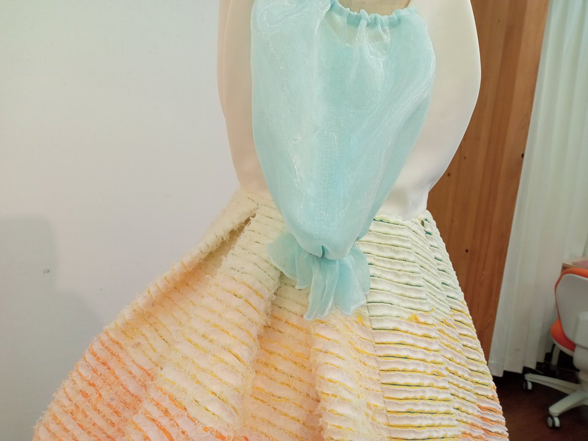 designfarm_'s tweet photo. 3月6日（水）〜3月17日（日）
ファッションデザイン科3年生
授業成果展「Creative Work」を開催しております。卒業制作展2024の
ファッションショーで披露された､各学生がデザイナーとして企画､デザイン､縫製等を手掛けた作品を展示しております。是非ご覧ください。
【Staff　Masumi】 https://t.co/DOCa39ePaW