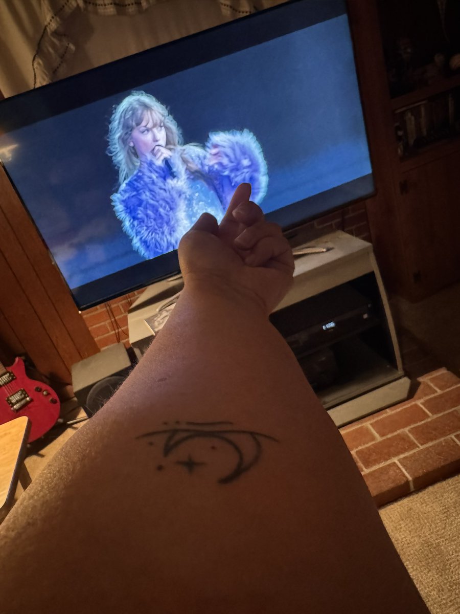 robinbrewer's tweet photo. Midnights is my fave! #TSTheErasTourTaylorsVersion @taylornation13 @taylornation13 https://t.co/JReI3GPvYr