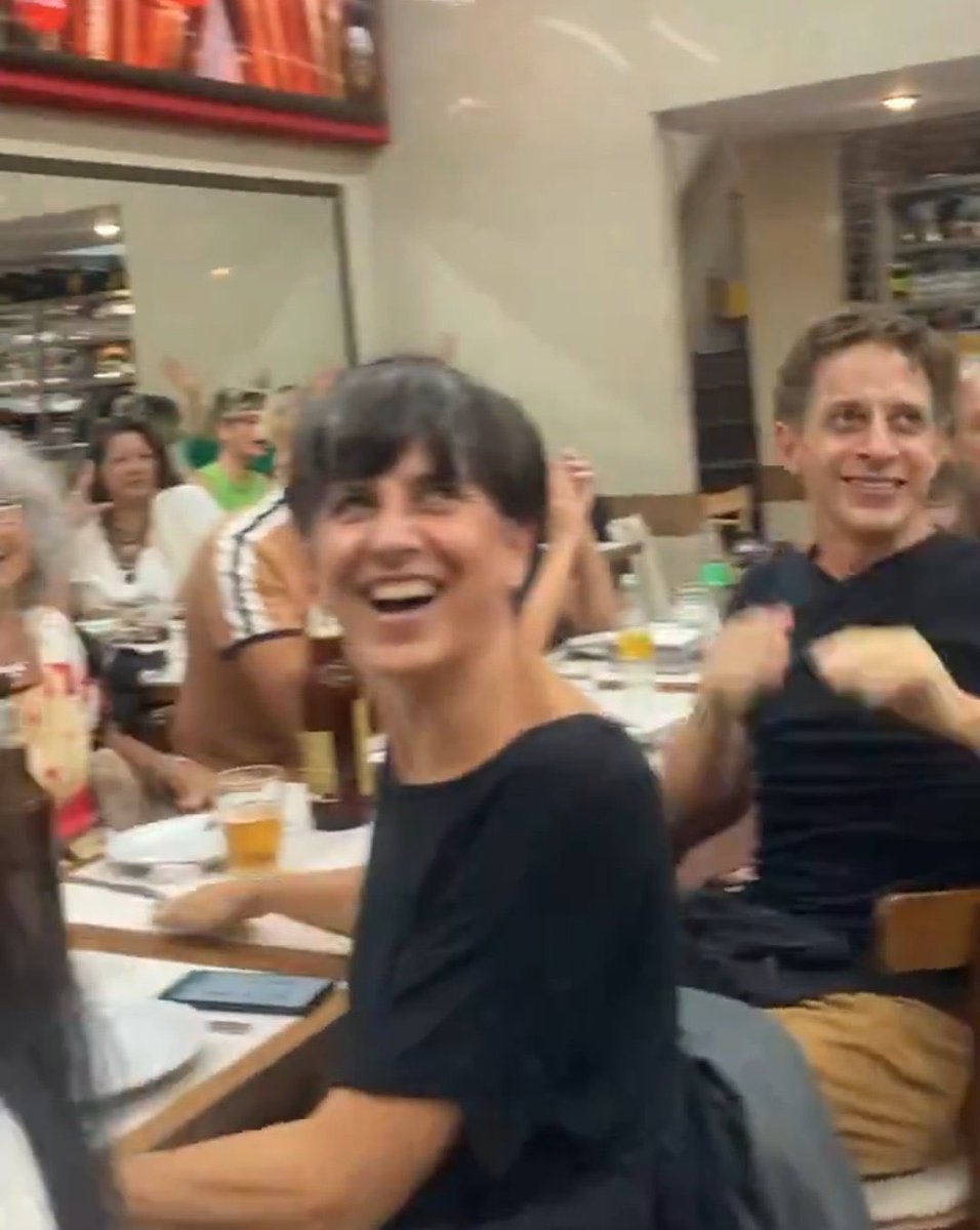 Trumperizar's tweet photo. Kirchneristas:

Pagar $12 lucas una pizza:🤑😍✅️

Pagar $130 el tren: 😡❌️ https://t.co/xFGYODsPAE