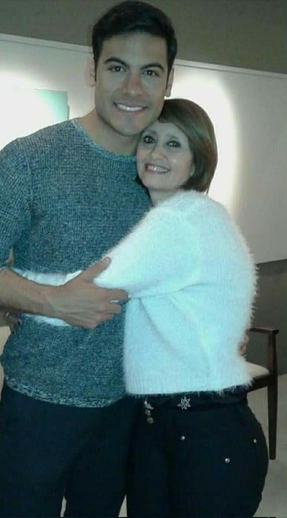 AmeliaMengeon's tweet photo. Feliz cumple!!!! Amado @_CarlosRivera #Quenadietedigaquenopuedes te amo mi angel gracias a ti por existir #benditatuvida y bendita tu madre que te trajo al mundo hace 38años atras.@ClubSoloTu_Arg https://t.co/MpLXhkz8BH