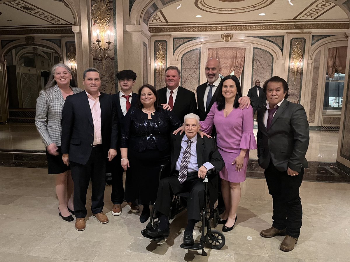 helen fernandez tweet media