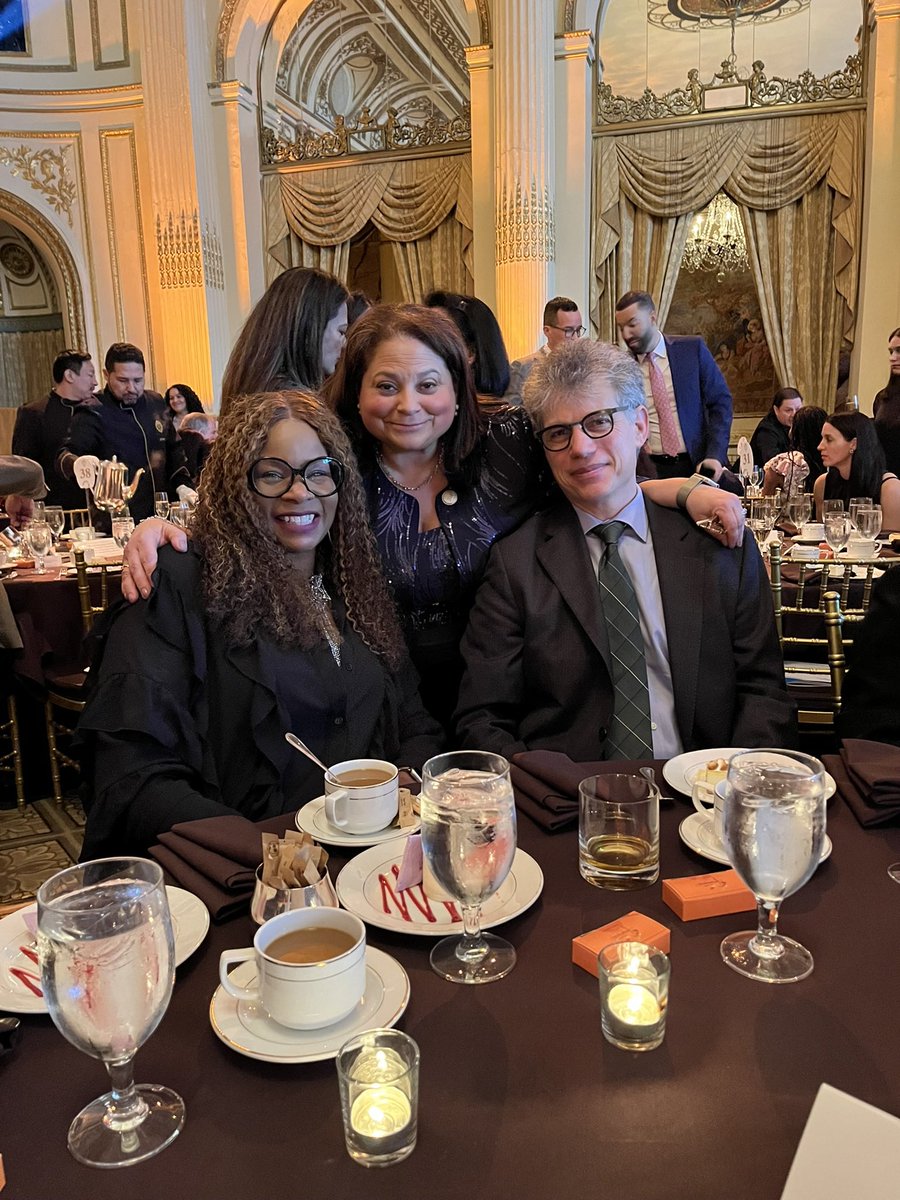 helen fernandez tweet media