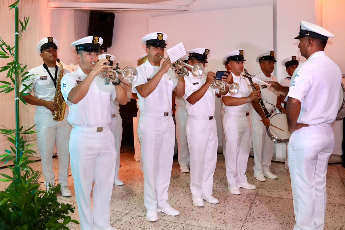 EscuelaSubNaval's tweet photo. Felicitamos a la señora Jefe Técnico Enith Acosta Vergara, la primera mujer Suboficial de la @ArmadaColombia seleccionada para integrar el programa #PISAJ, quien recibió el premio #MujeresQueInspiran2024 en la categoría Fuerza Pública por parte de la Fundación Proyecto Bambú👏🏼👩🏽 https://t.co/ap6zSun5HF