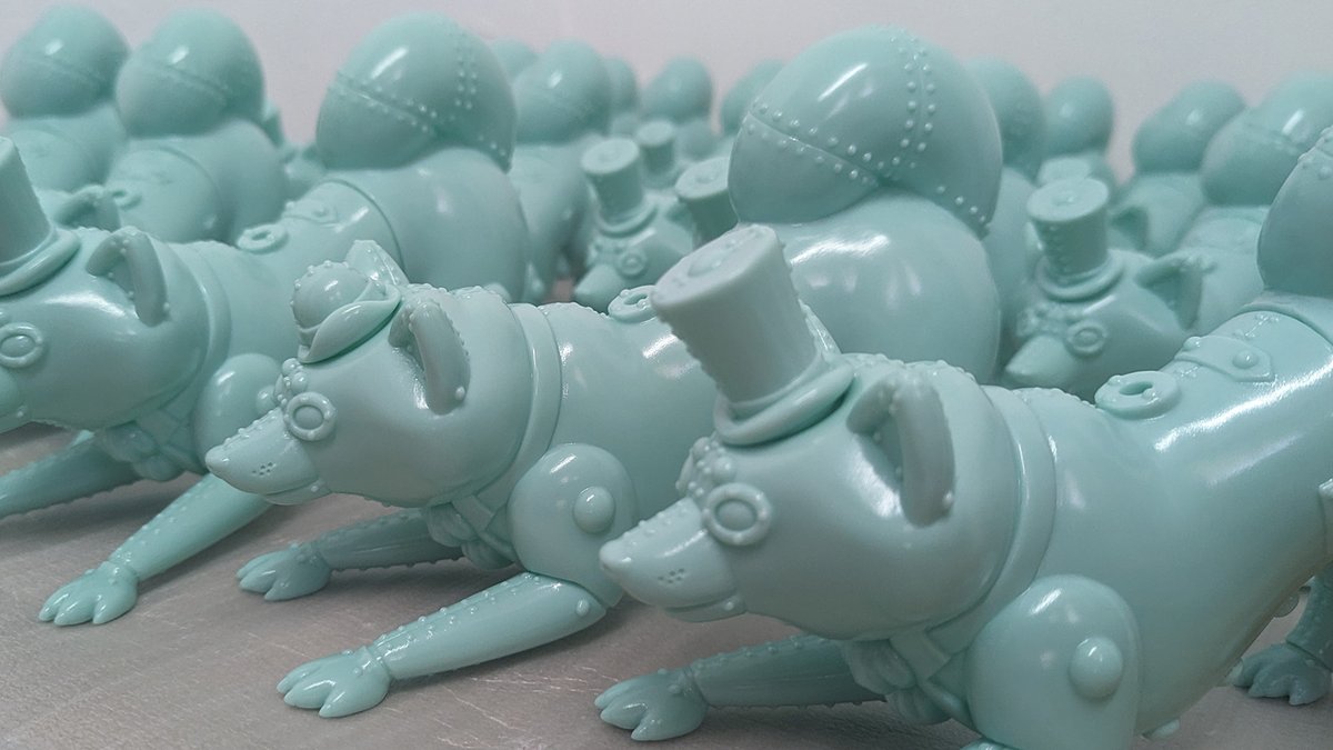 Doktor A celebrates Lowbrowee Toys' Shiba Inu, Mugi, with the playful yet proper (Sir) Mugi Teaworthy vinyl art toy in the debut Grey Mint colorway. The Mechtorians marvel comes complete with a trio of swappable hats and secret blueprint. Saturday. vinylpulse.com/2024/03/sir-mu…