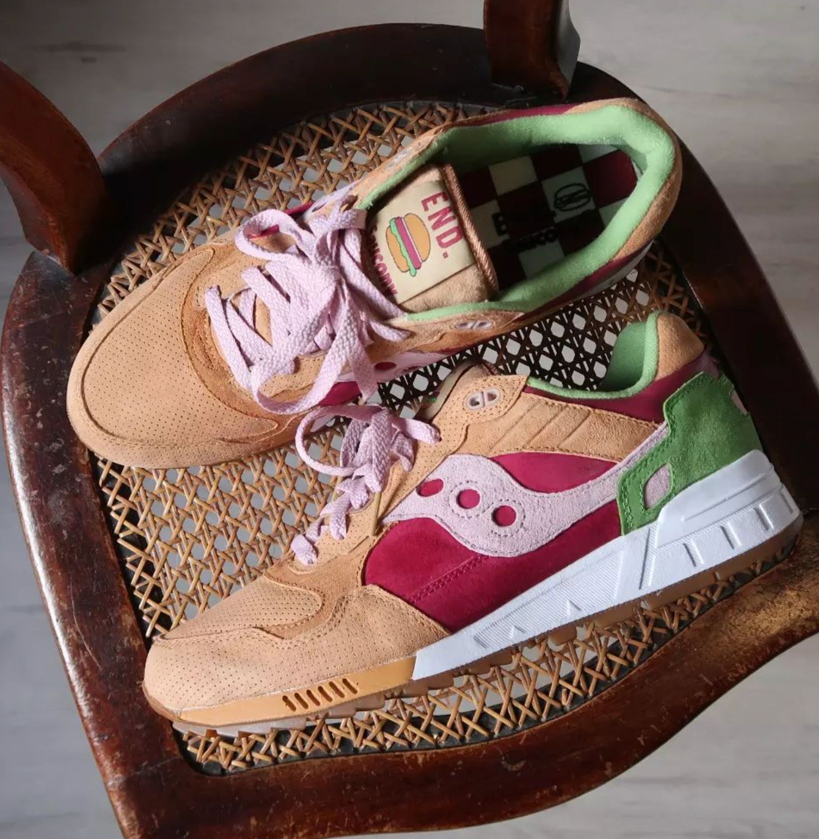 Saucony shadow cheap burger