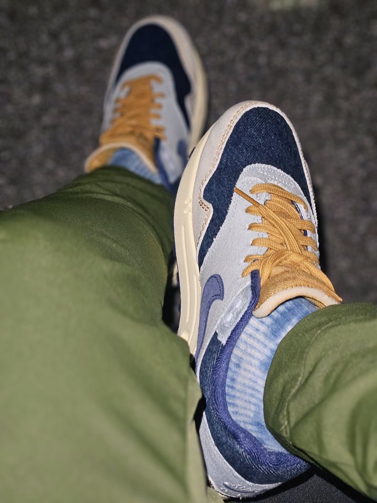 SoNdependent96's tweet image. Pi Day: I'm a sucker for a denim colorway. Another #AM1 production #marchMAXness #nike #nikeair #airmax #AirMaxMonth #sneakerhead #sneakers #wearyourkicks #snkrskickcheck #snkrsliveheatingup