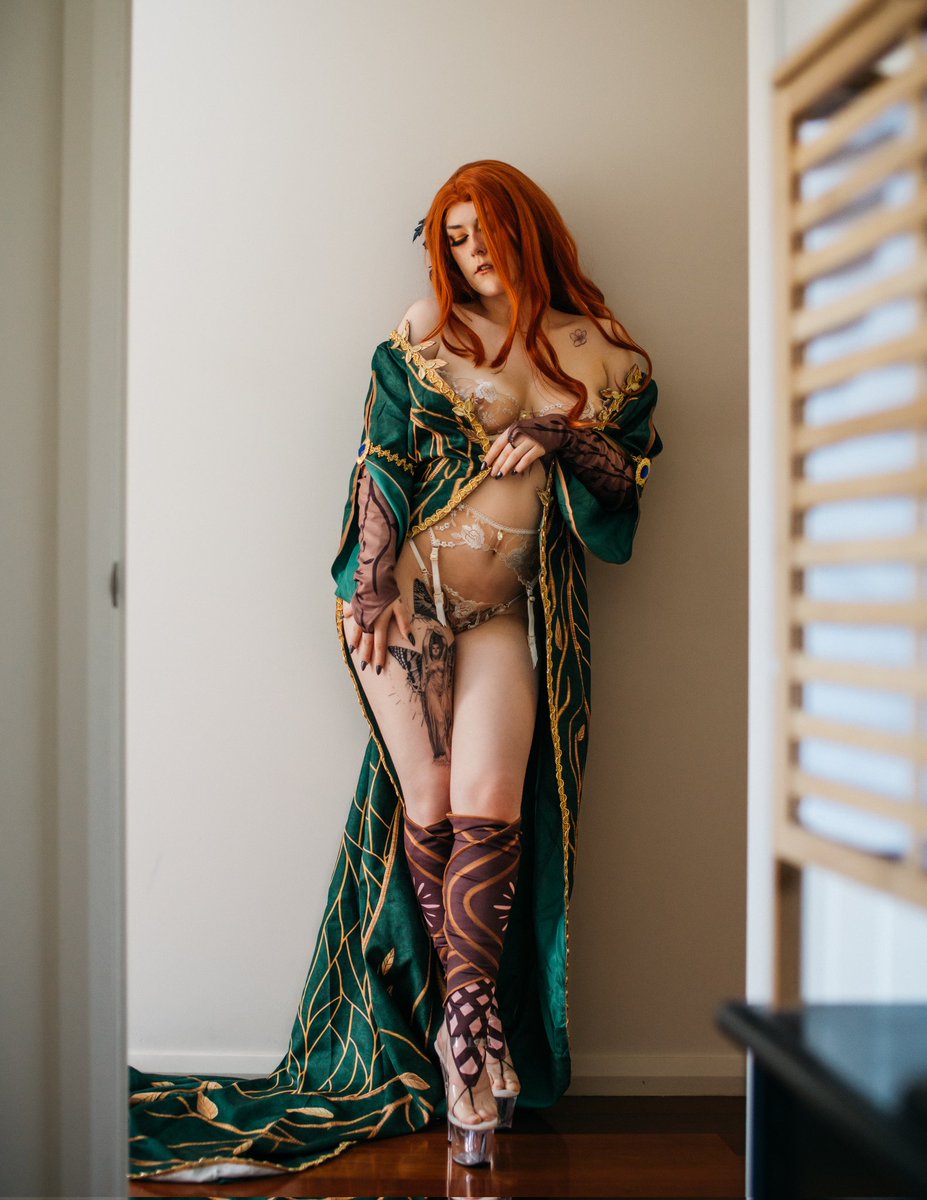 Hottdamn 

It's been a whole year since I've done this set! I think I should re-release this bad boy 🥵 with that bonus content

30% Off, Limited Spots
onlyfans.com/maxioce