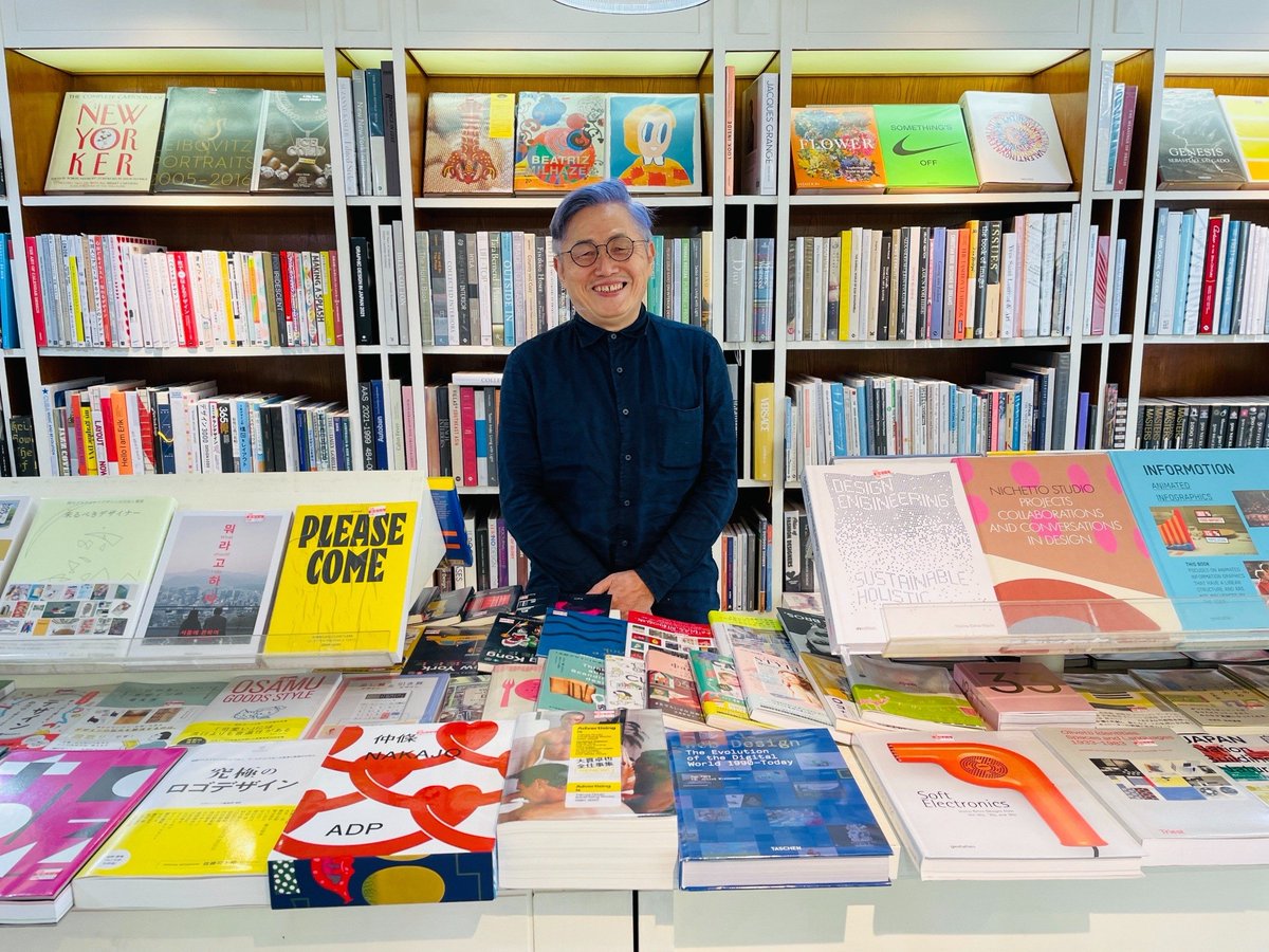 SIK_STUST's tweet photo. ✨贊助商介紹✨
👉【#桑格設計書店】介紹
創辦於1985年，販售類型包含商業設計、建築室內、紡織時尚、媒體動畫、插畫、產品設計、UX/UI/Service Design等，近年結合實體店面、設計工作坊、小型展覽及網路書店等多元化模式。 https://t.co/71K7JVmwD0