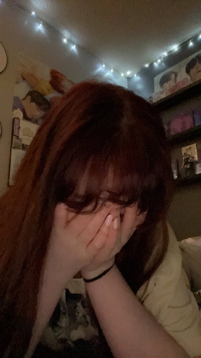 inafolklore's tweet photo. @taylornation13 sobbing with my head in my hands because this maroon performance is perfect #TSTheErasTourTaylorsVersion https://t.co/fMeV8U83M1